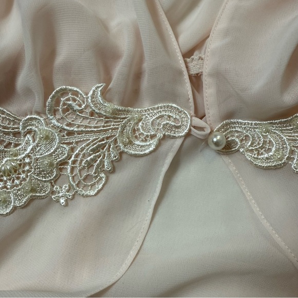 Blossom Intimates Elegant light Pink Lace Trim Robe Size Medium - Picture 6 of 10